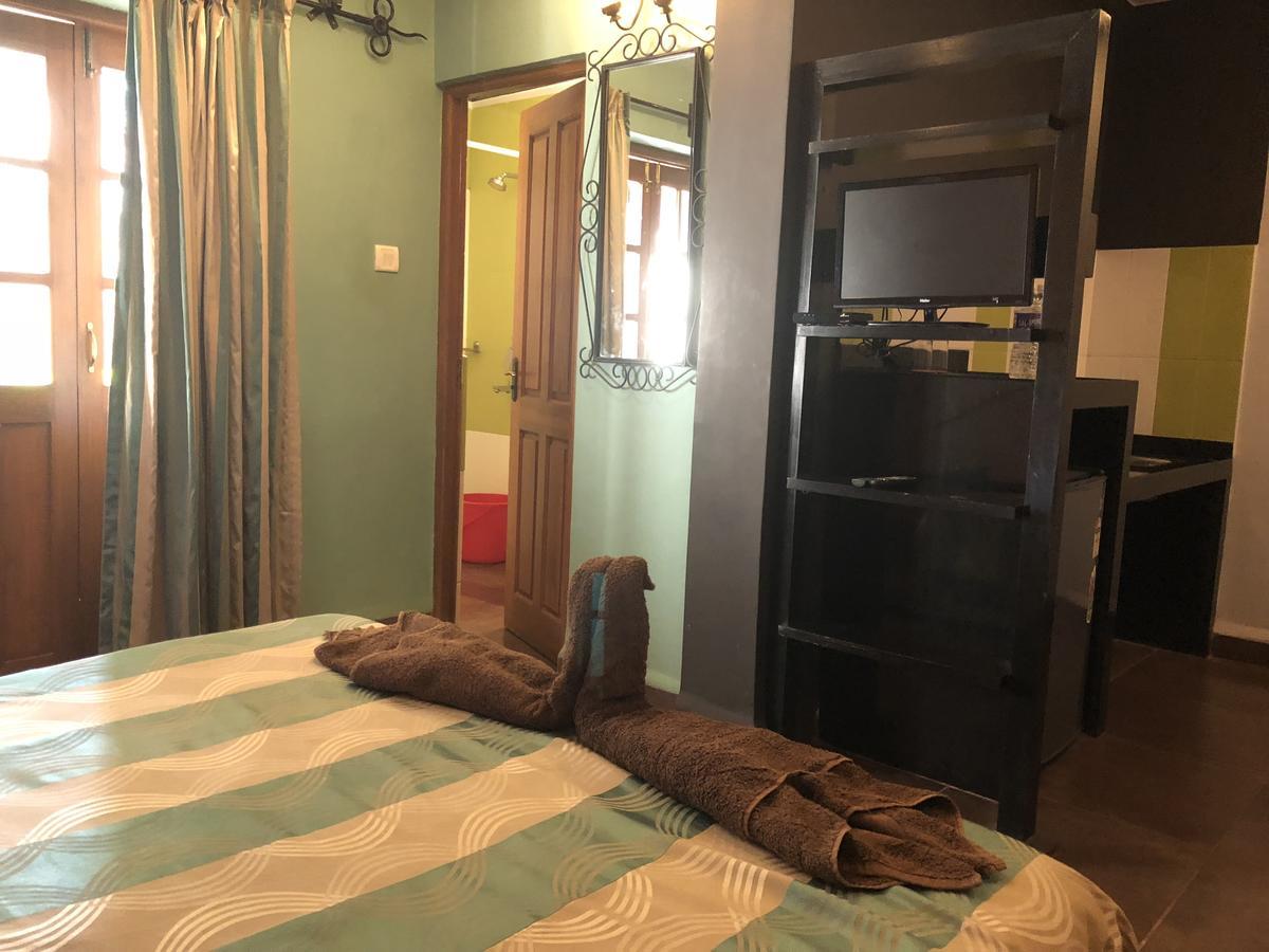 Sodder'S Gloria Anne Hotel แคนโดลิม ภายนอก รูปภาพ