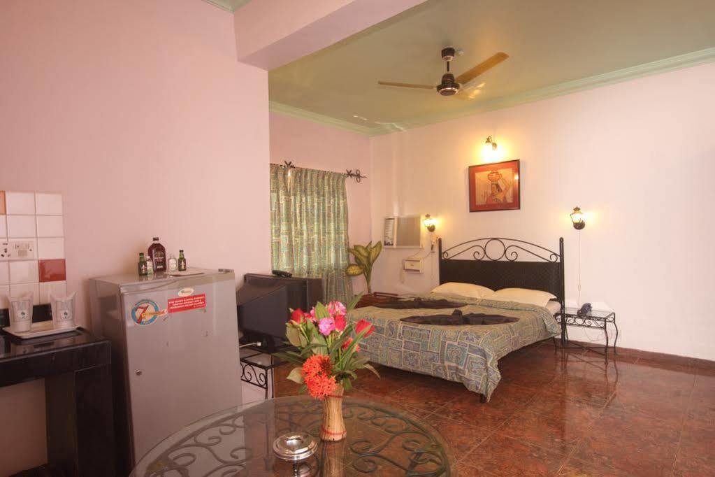 Sodder'S Gloria Anne Hotel แคนโดลิม ภายนอก รูปภาพ