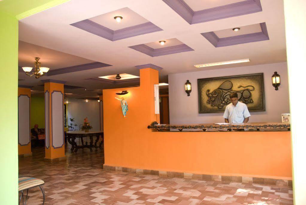 Sodder'S Gloria Anne Hotel แคนโดลิม ภายนอก รูปภาพ